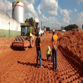 Terraplanagem e demolição 